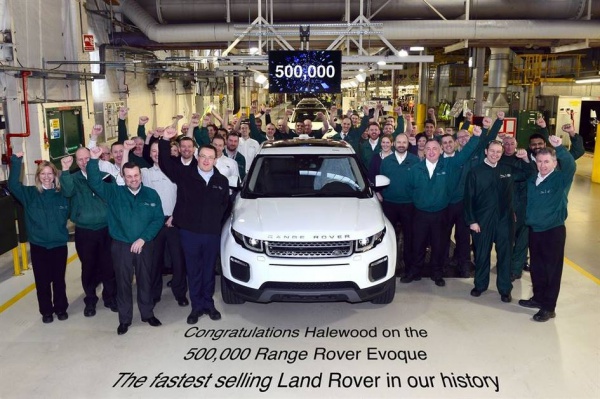 С конвейера в Хейлвуде сошел юбилейный Range Rover Evoque.