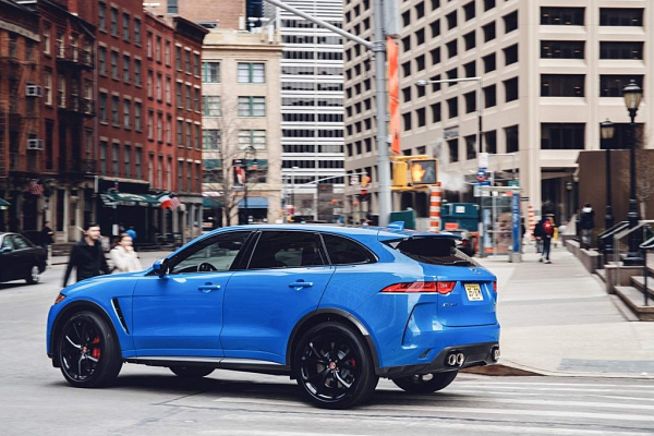 F-PACE – Chequered Flag
