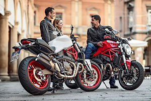 2015-Ducati-Monster-821b.jpg