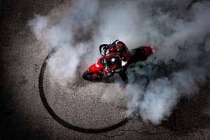 2012-Ducati-Hypermotard-1100EVO1.jpg